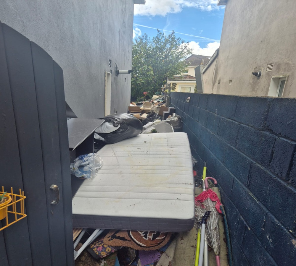Fast Junk & Rubbish Removal Before-1